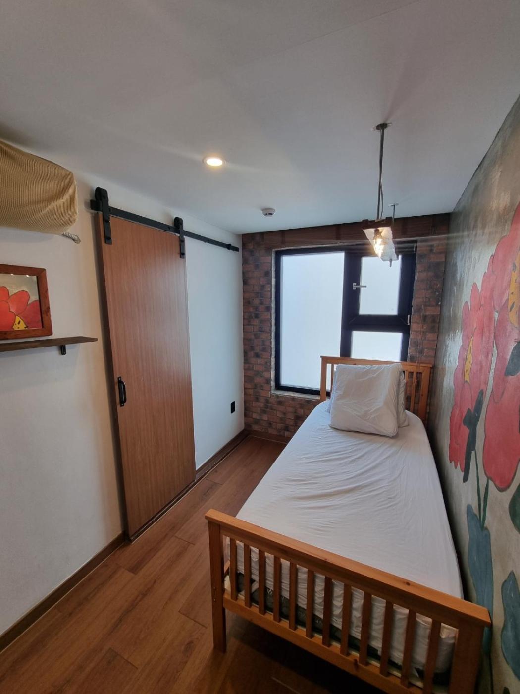Hwon Guesthouse Seoul Bagian luar foto