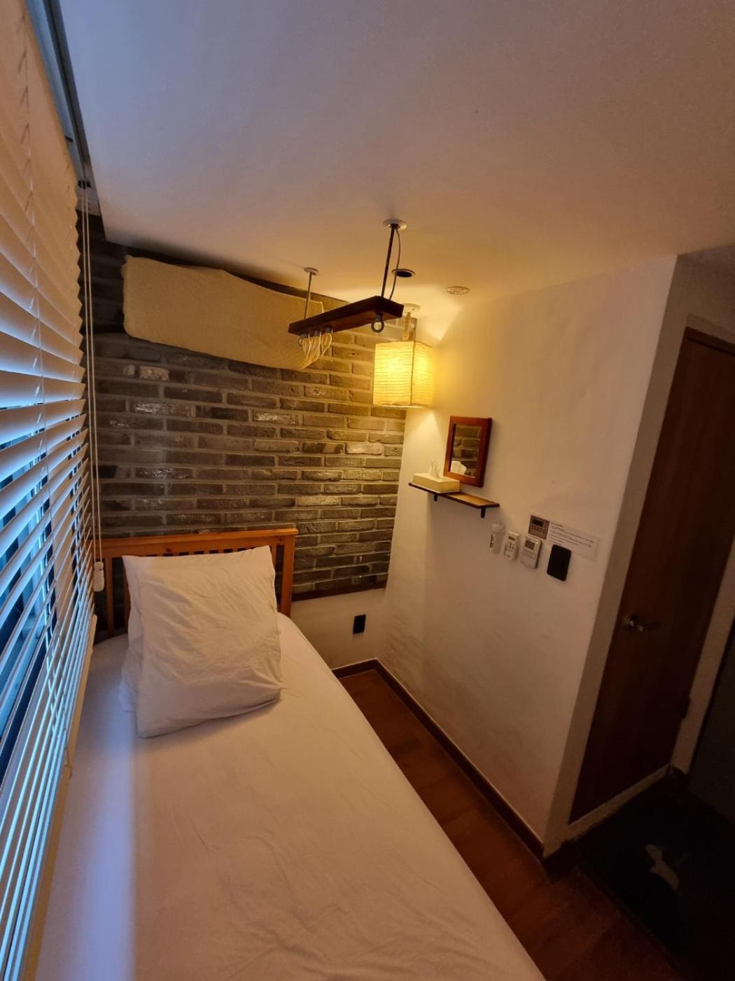 Hwon Guesthouse Seoul Bagian luar foto