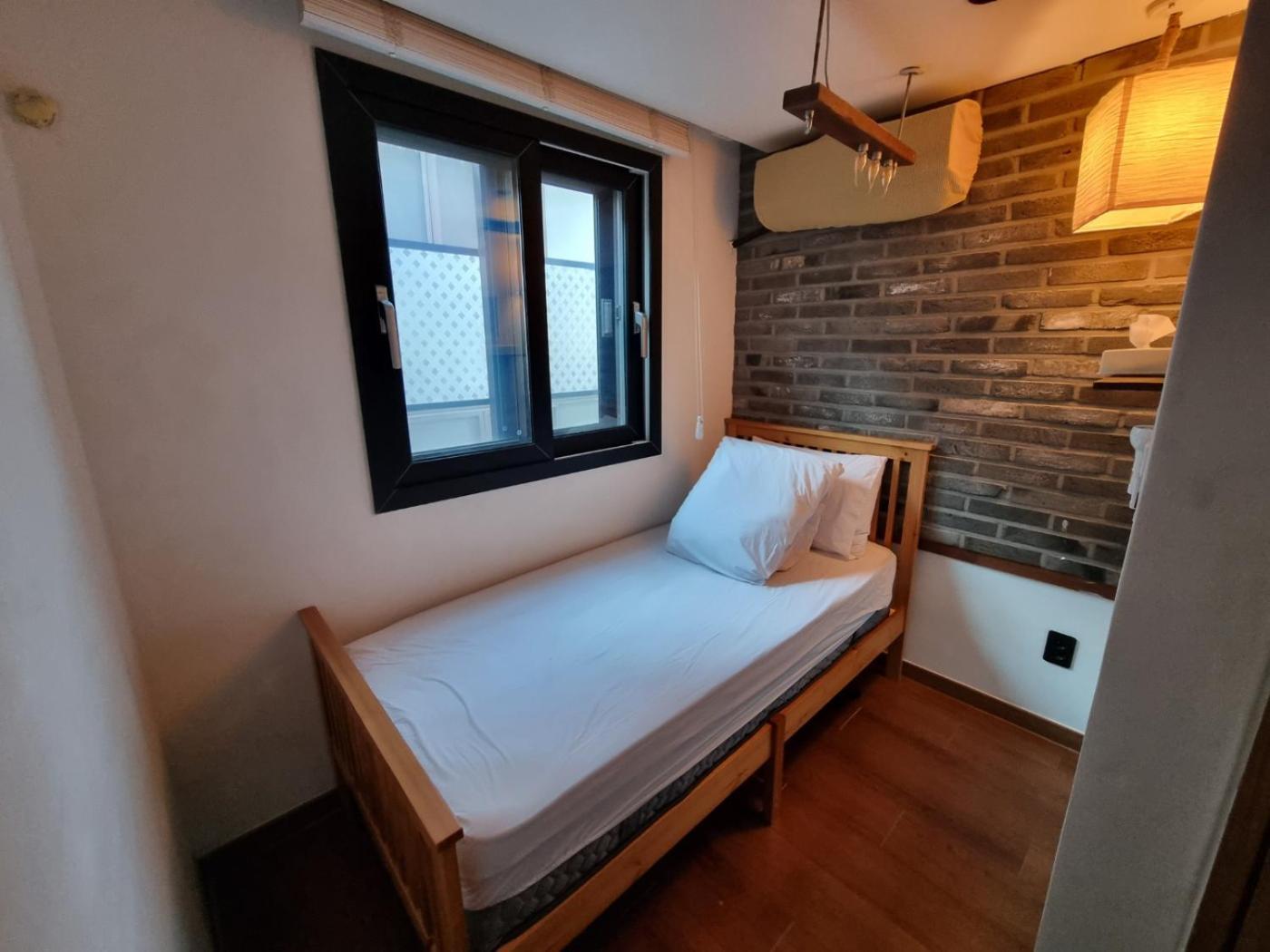 Hwon Guesthouse Seoul Bagian luar foto